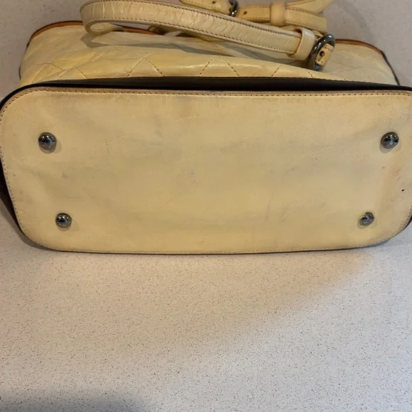 CHANEL Cream and Black Quilted Tote - Picture 3 of 7